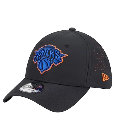 New Era Men's Black York Knicks Night 39THIRTY Flex Hat