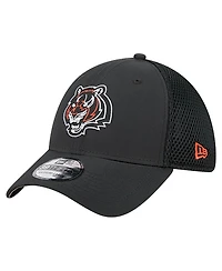New Era Men's Black Cincinnati Bengals Outline 39THIRTY Flex Hat