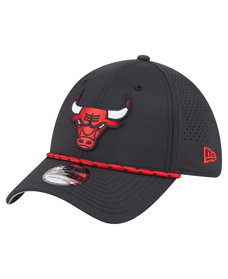 New Era Men's Black Chicago Bulls Featherweight Poly Rope Flex 39Thirty Hat