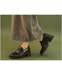 Eos Footwear Women's Fin Loafer