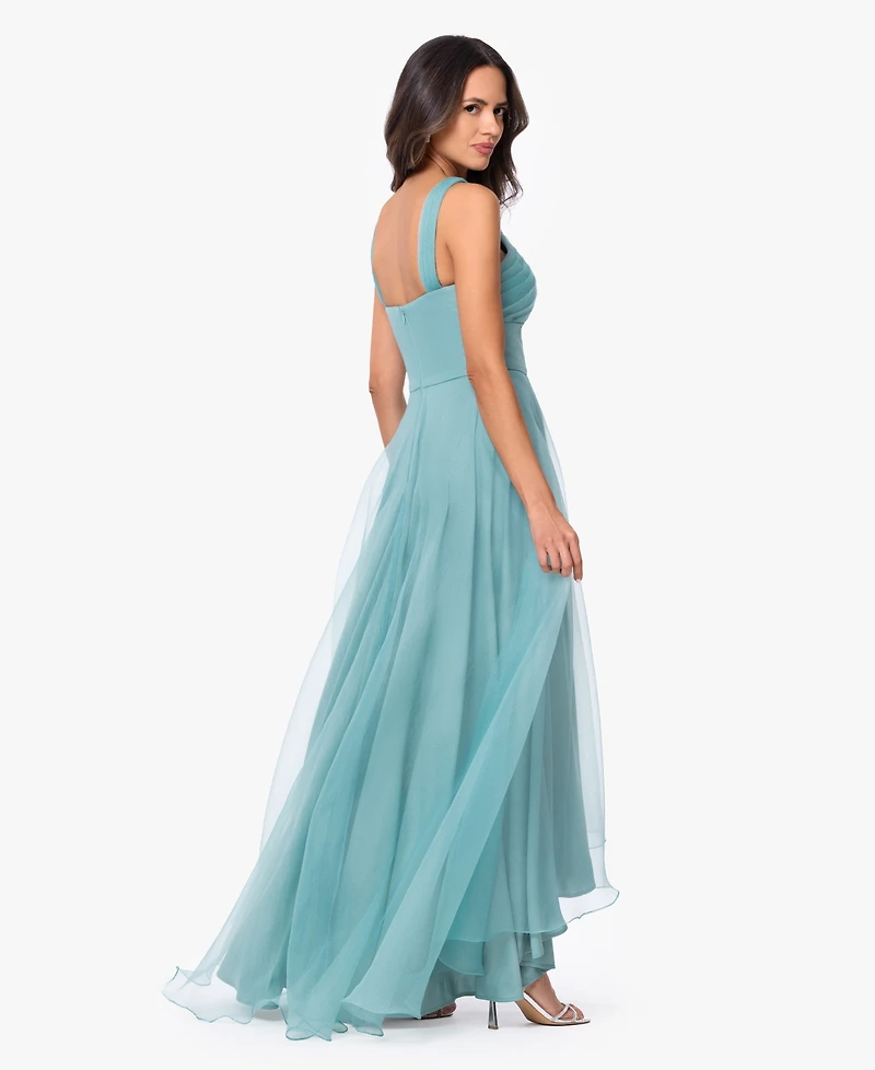 Betsy & Adam Women's Sleeveless Halter Neck Gown