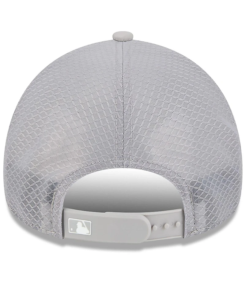 New Era Men's Gray New York Yankees 2026 Batting Practice Apex 9FORTY Adjustable Trucker Hat