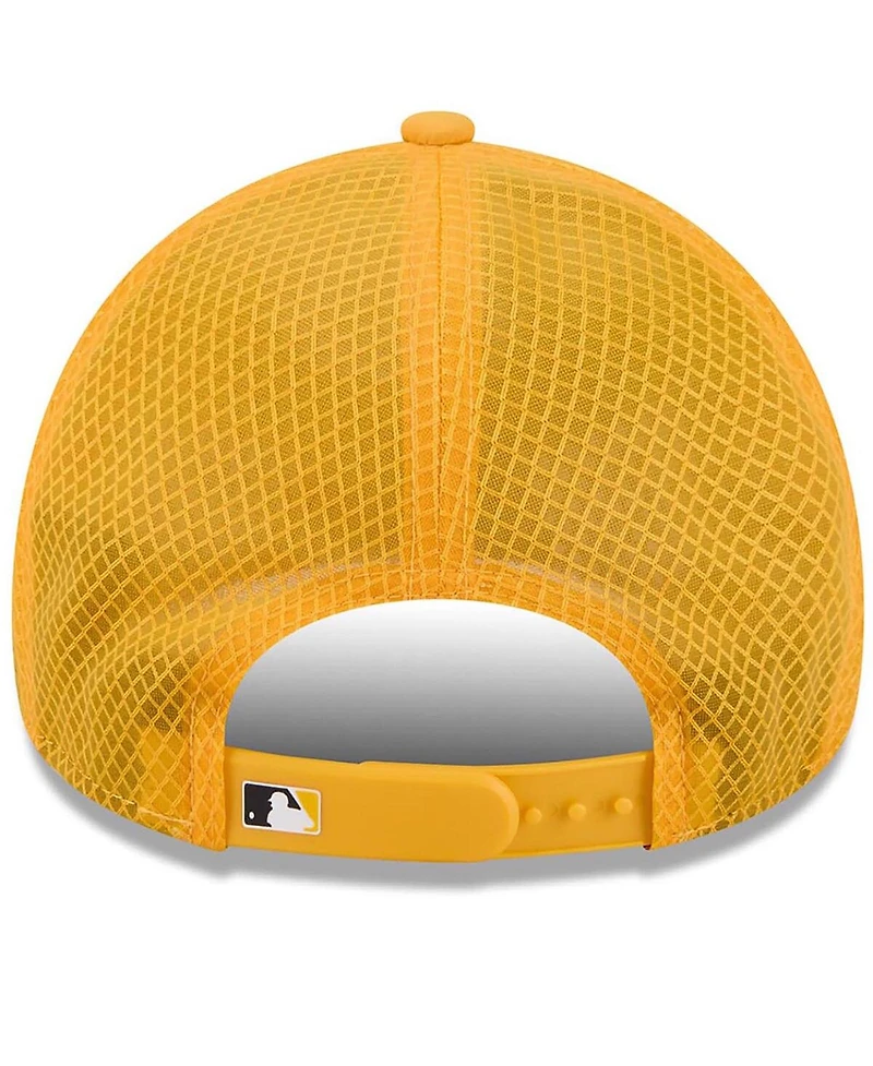 New Era Men's Gold Pittsburgh Pirates 2026 Batting Practice Apex 9FORTY Adjustable Trucker Hat
