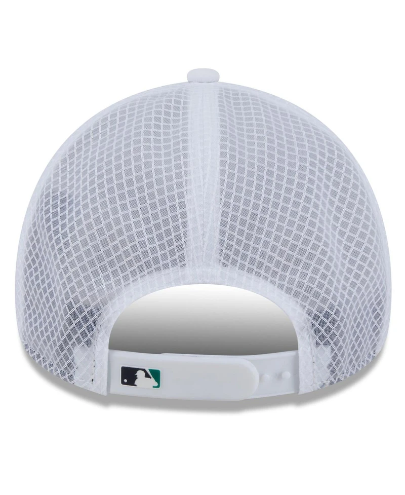 New Era Men's White Seattle Mariners 2026 Batting Practice Apex 9FORTY Adjustable Trucker Hat
