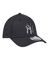 New Era Men's Black York Yankees Metallic 39THIRTY M-Crown Flex Hat