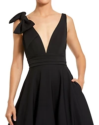 Mac Duggal Women's Petite Crepe Sleeveless Plunge Neck Ballgown With Bow