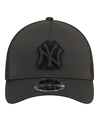 New Era Men's Black New York Yankees Badged M-Crown A-Frame 9FORTY Trucker Adjustable Hat
