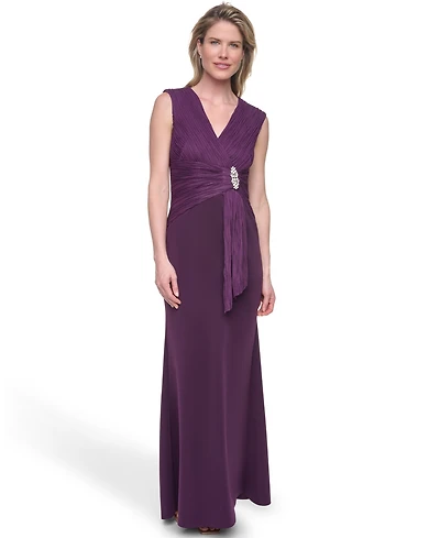 Jessica Howard Petite Sleeveless V-Neck Gown