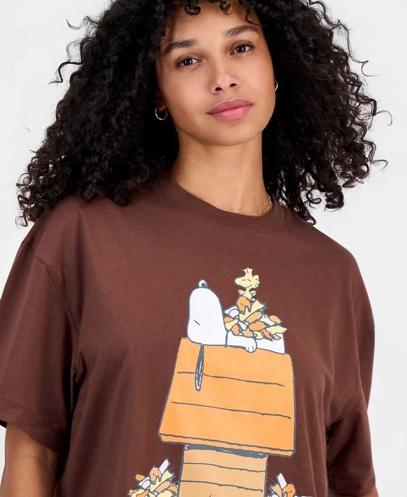 Peanuts Juniors' Snoopy Boxy Crewneck Tee