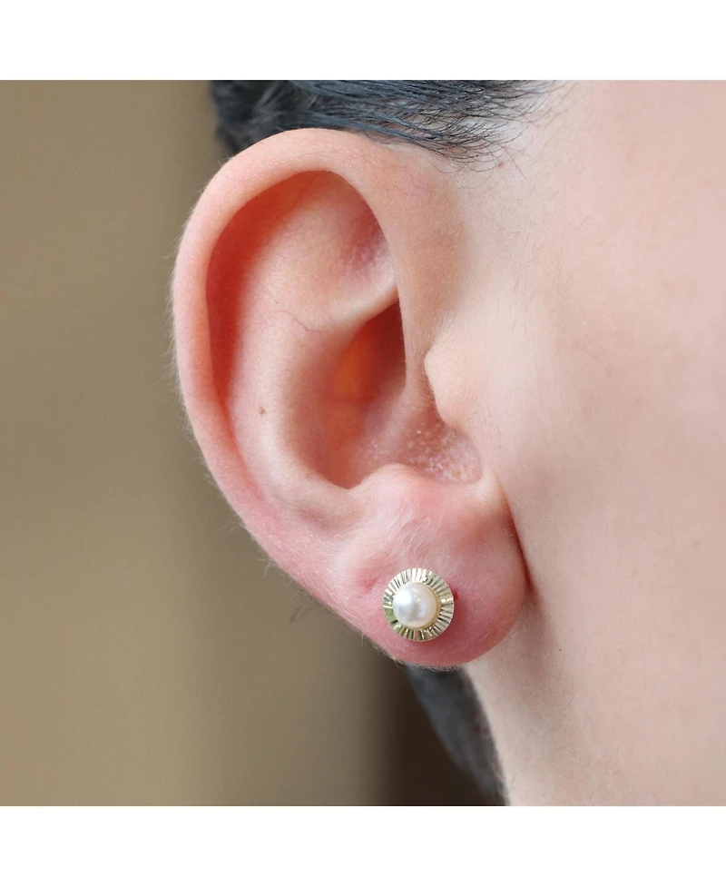 The Lovery Fluted Pearl Screw Back Stud Earrings