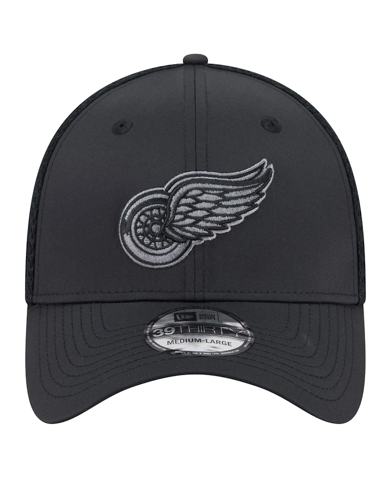 New Era Men's Black Detroit Red Wings Blackout 39THIRTY Flex Fit Hat