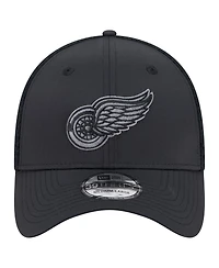 New Era Men's Black Detroit Red Wings Blackout 39THIRTY Flex Fit Hat