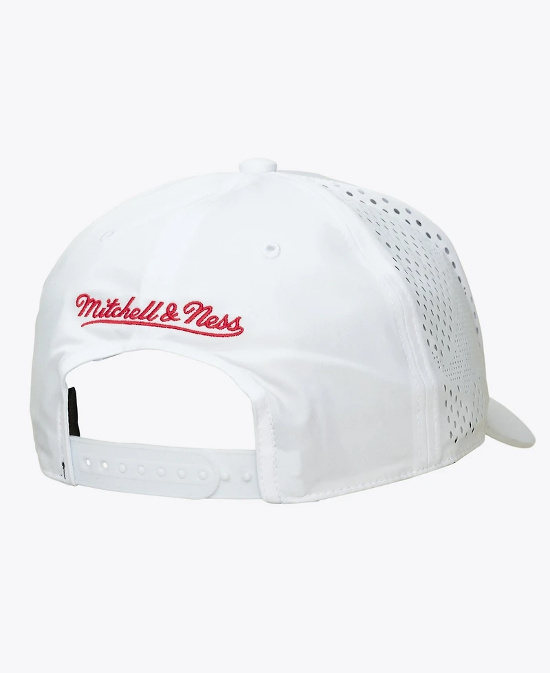 Mitchell & Ness Men's White Chicago Bulls Perfect Lightweight Pro Crown Snapback Hat