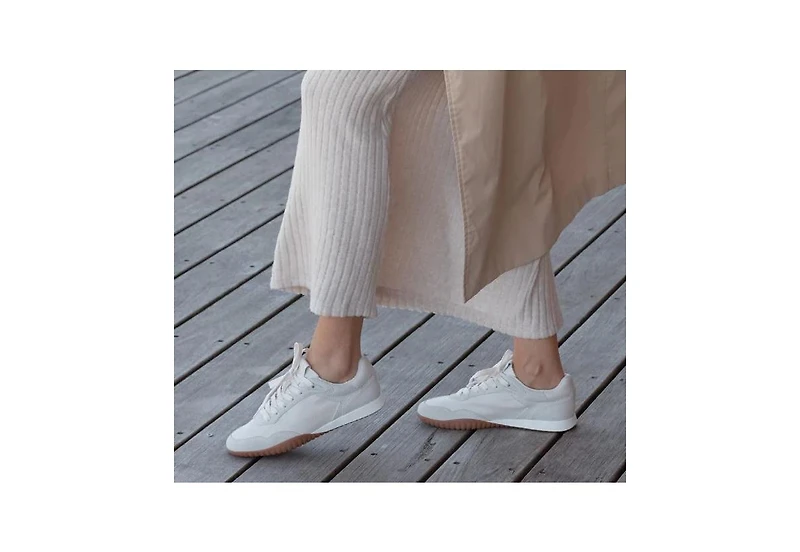 Eos Footwear Women's Glide Sneaker