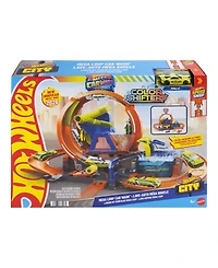 Hot Wheels 1:64 Scale City Mega Loop Car Wash Playset with Color Shifters Vehicle