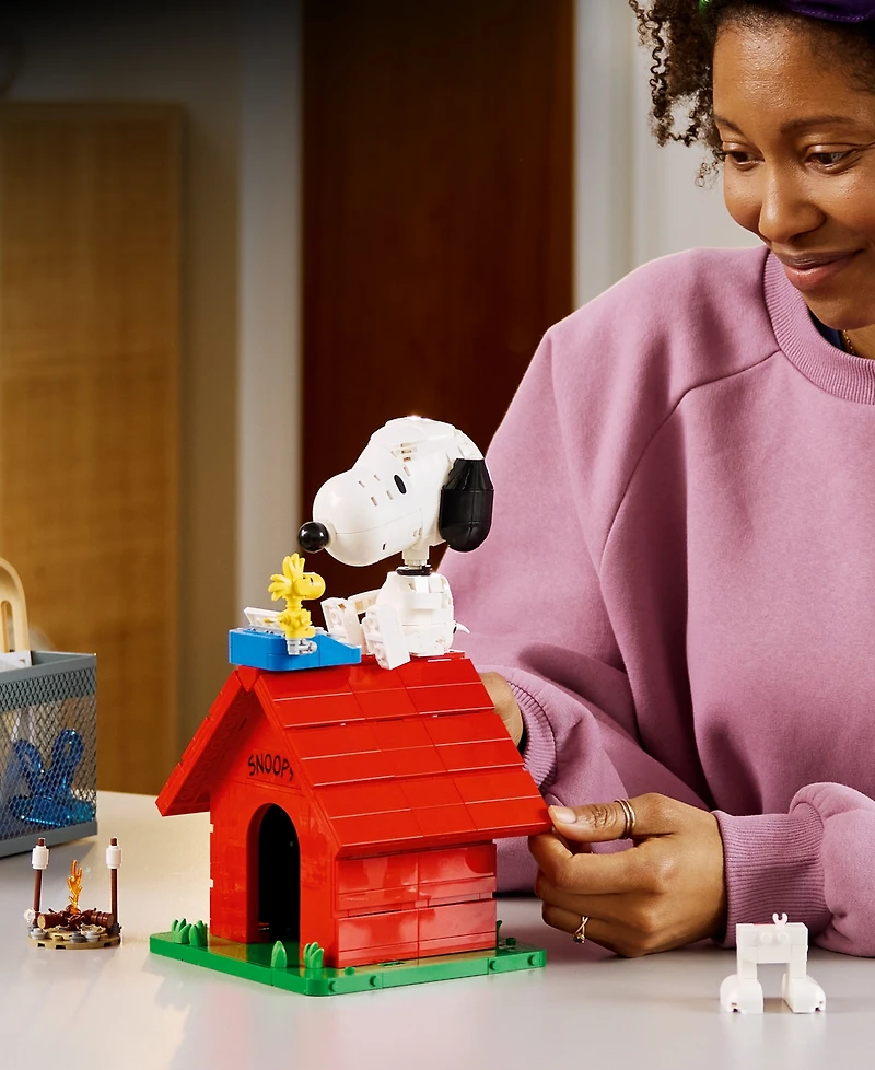 Lego Peanuts Snoopy's Doghouse 21368 964-Piece Building Set, Ages 18+