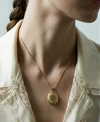 The M Jewelers Oval Photo Locket Necklace