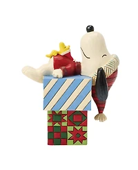 Jim Shore Peanuts Snoopy and Woodstock with Gifts Figurine