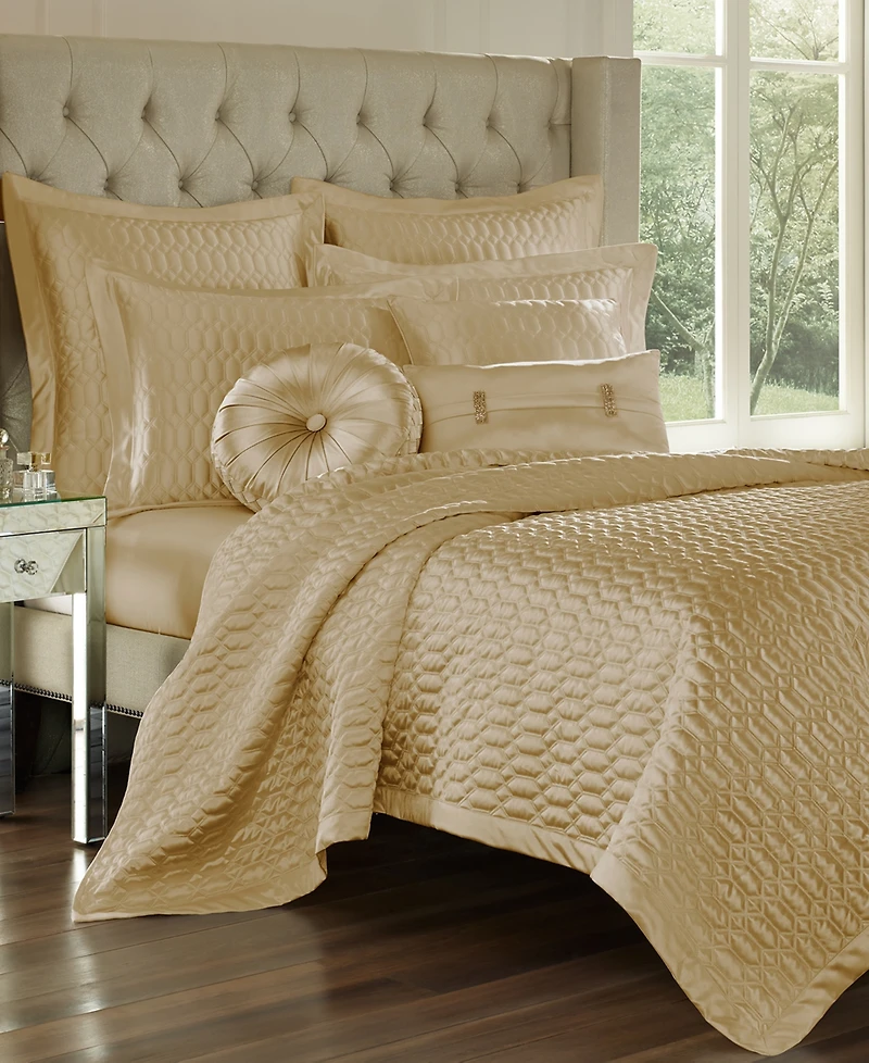 J Queen New York Satinique Quilted Quilt, King