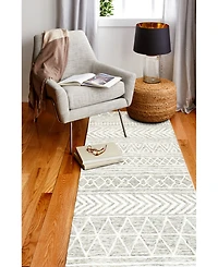 Bashian Taron Val-08 Beige 2'6" x 8' Runner Rug