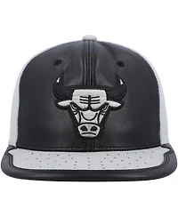 Men's Mitchell & Ness Black, Gray Chicago Bulls Day One Snapback Hat
