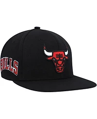 Men's Mitchell & Ness Black Chicago Bulls Side Core 2.0 Snapback Hat
