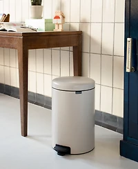 New Icon Step on Trash Can, 5.3 Gallon, 20 Liter