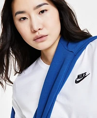Nike Women's Sportswear Club Essentials T-Shirt
