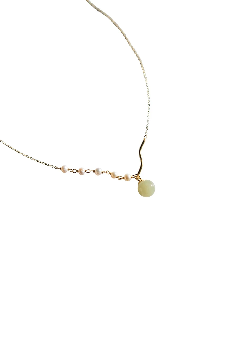 seree Isla — Green jade and freshwater pearl necklace