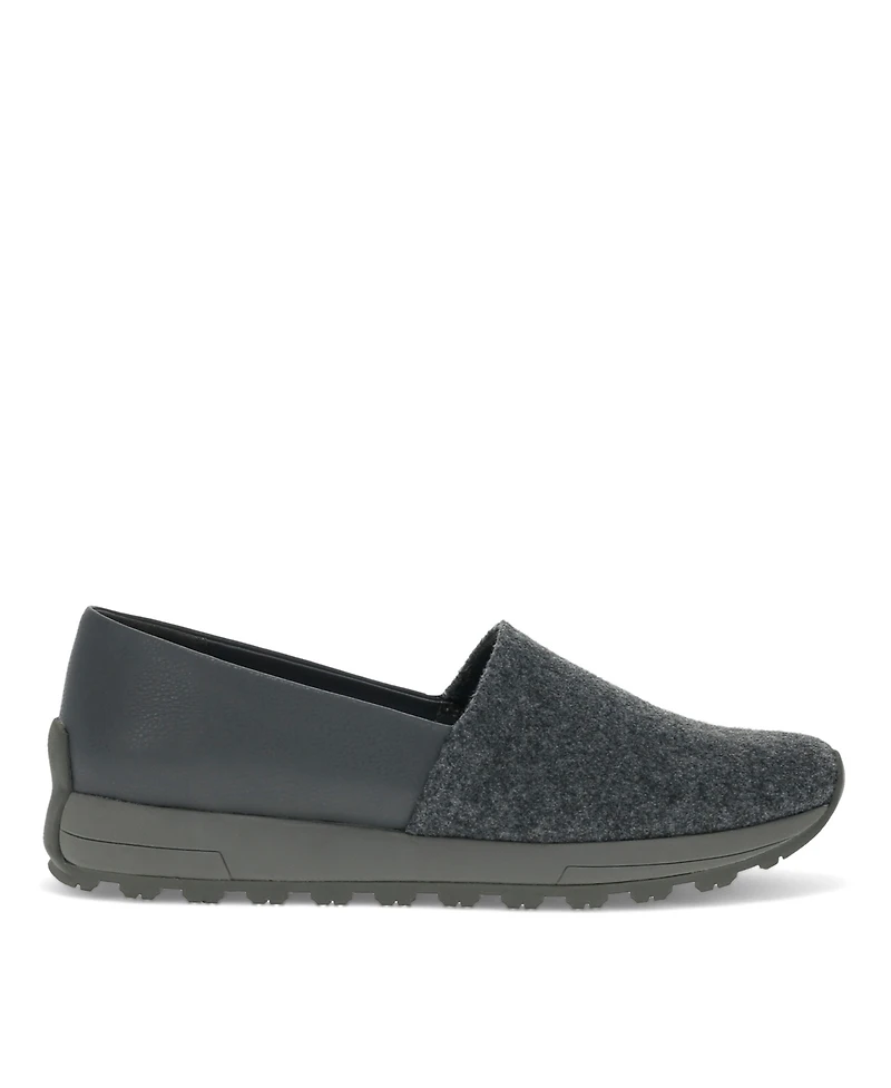 Baretraps Women's Gennie Slip On Loafer