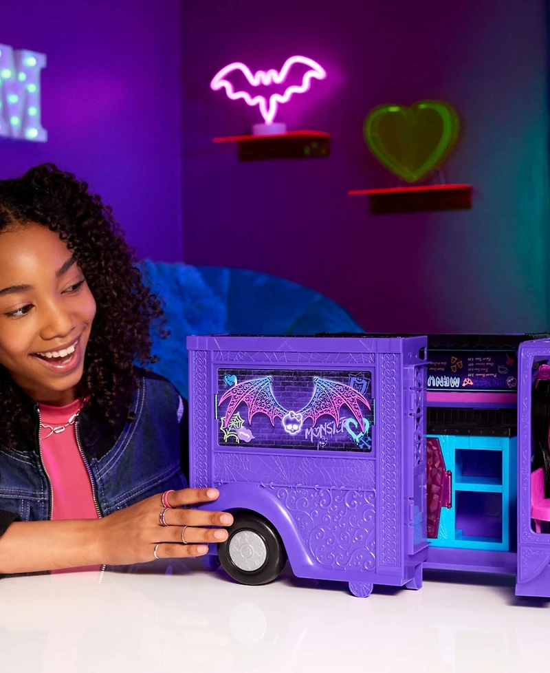 Monster High Draculaura Doll and Fangtastic Rockin Food Truck Playset