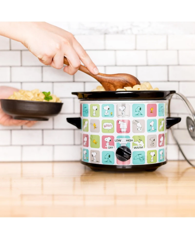 Uncanny Brands Peanuts 2 Quart Slow Cooker - Snoopy & Woodstock Appliance