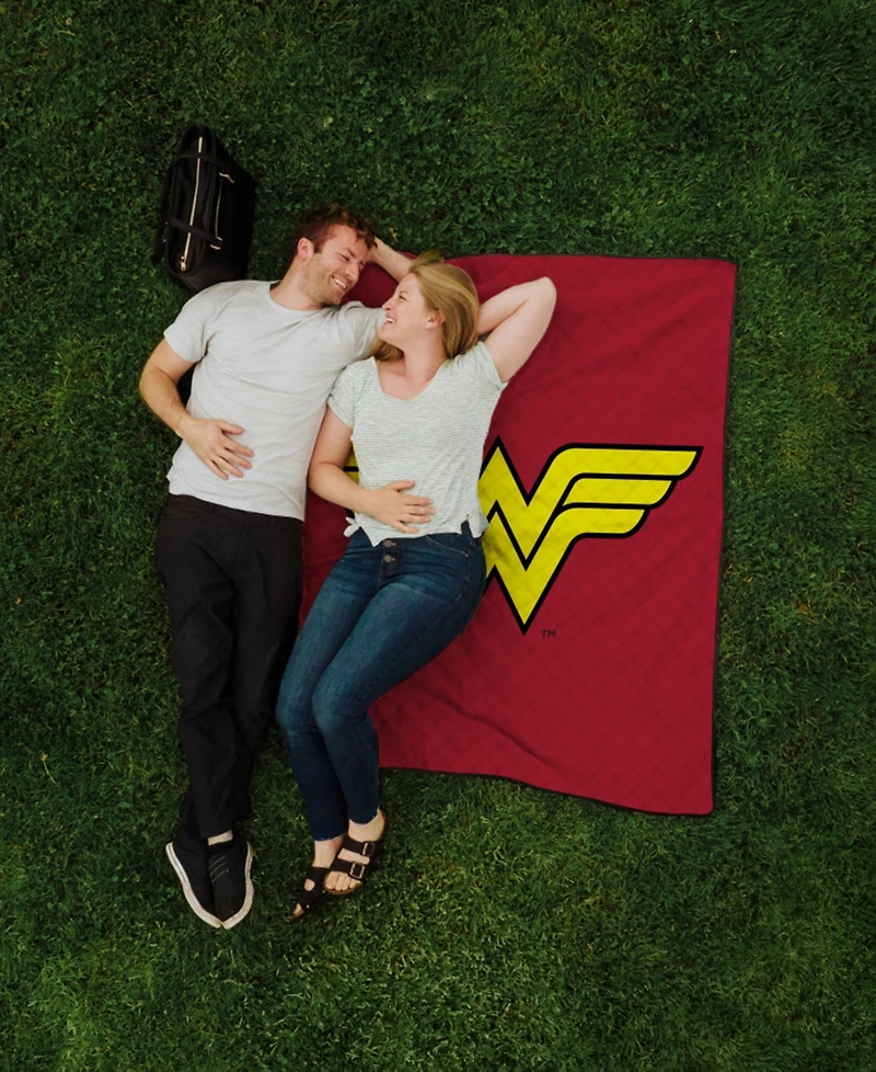 Oniva Dc Comics Wonder Woman Impresa Picnic Blanket, 60" x 50"