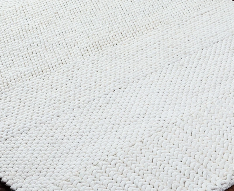 Surya Mae 541321 5'x7'6" Area Rug