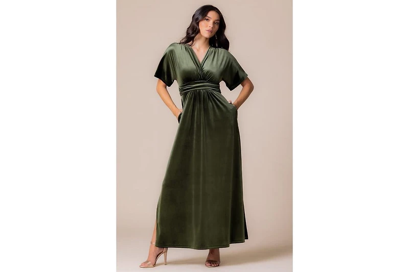 Kiyonna Women's Verona V-Neck Velvet Evening Gown with Pockets