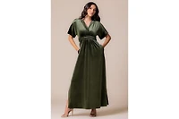 Kiyonna Women's Verona V-Neck Velvet Evening Gown with Pockets