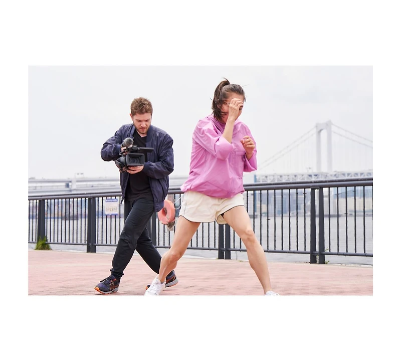 Sony Solid State Handheld 4K Camcorder (Hxr-NX800)