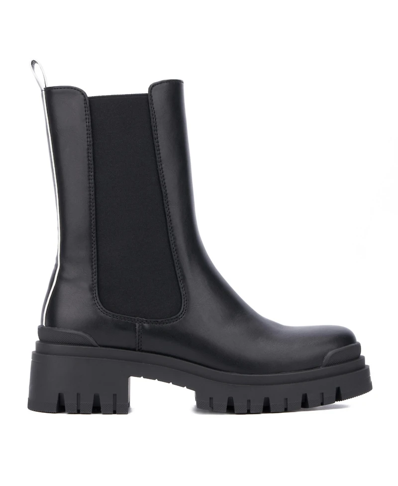 Women's Lola- Lug Sole Chelsea Boots