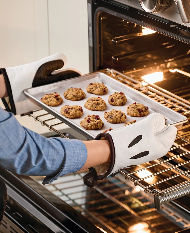 Farberware Disney Baking Sheets & Disney Home Oven Mitts Set