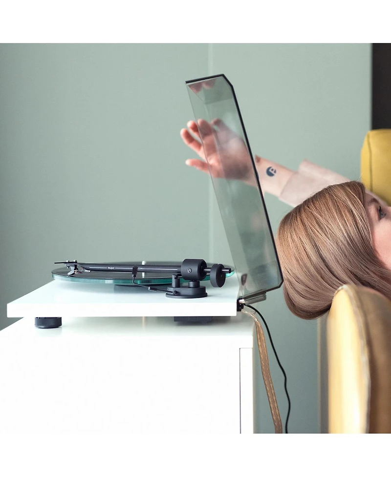 Pro-Ject T1 Evo Phono Turntable with Built-In Preamp & Ortofon Om 10 Mm Cartridge