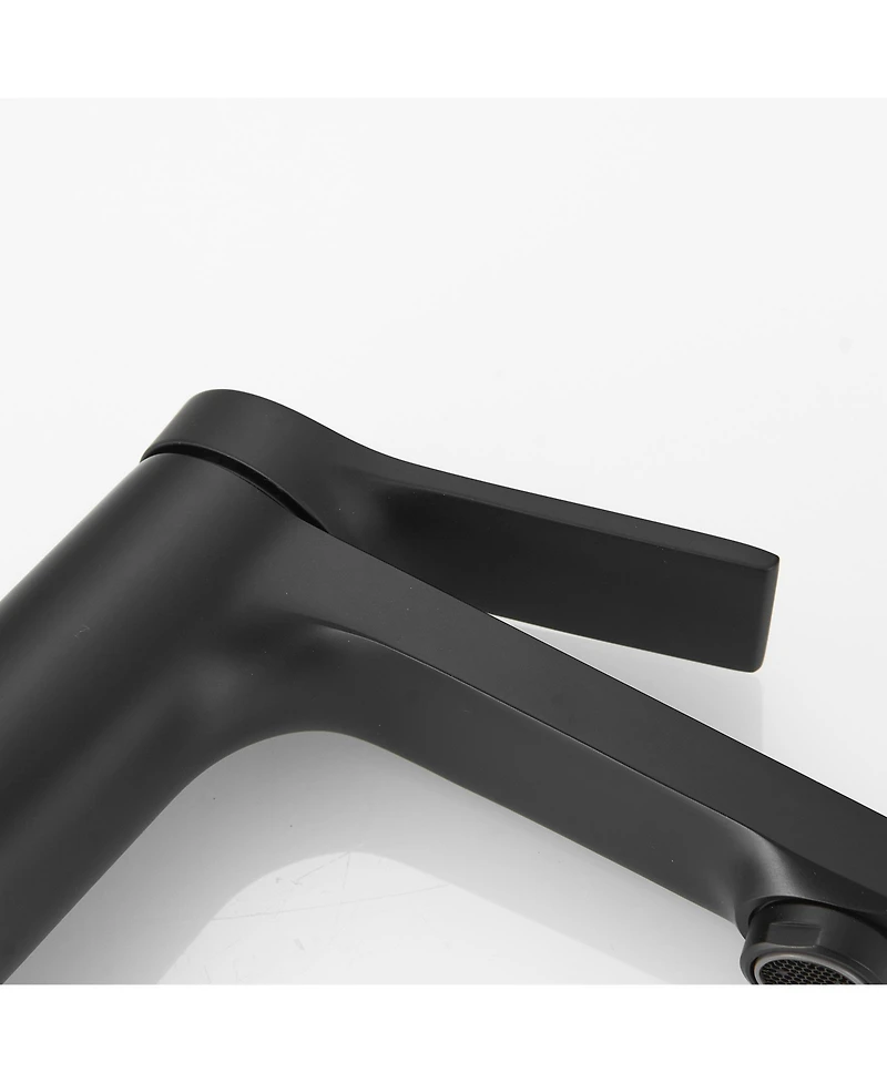 Single Hole Single-Handle Bathroom Faucet in Matte Black