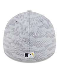 New Era Men's Gray Pittsburgh Pirates 2025 Mlb Clubhouse 39THIRTY Flex Hat