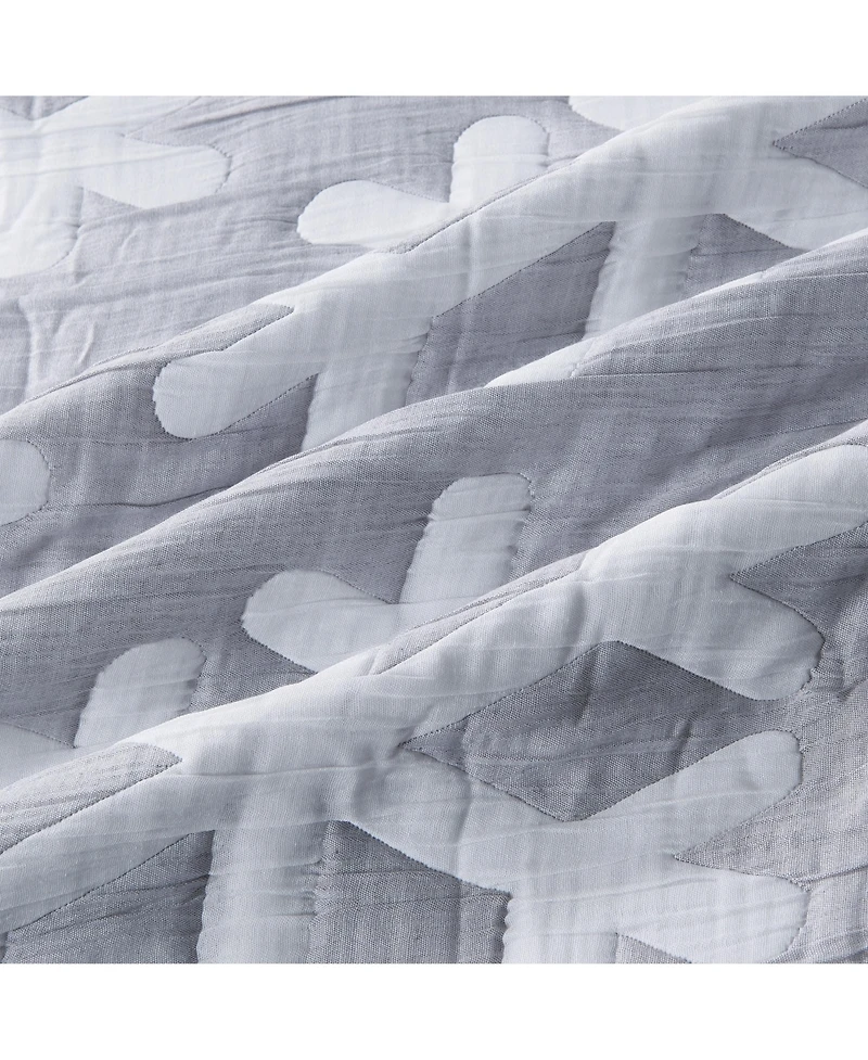 Winter-Themed Snowflake Matelasse Quilt Set with Shams