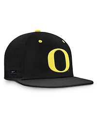 Nike Men's Black Oregon Ducks On-Field Dugout True Performance Fitted Hat
