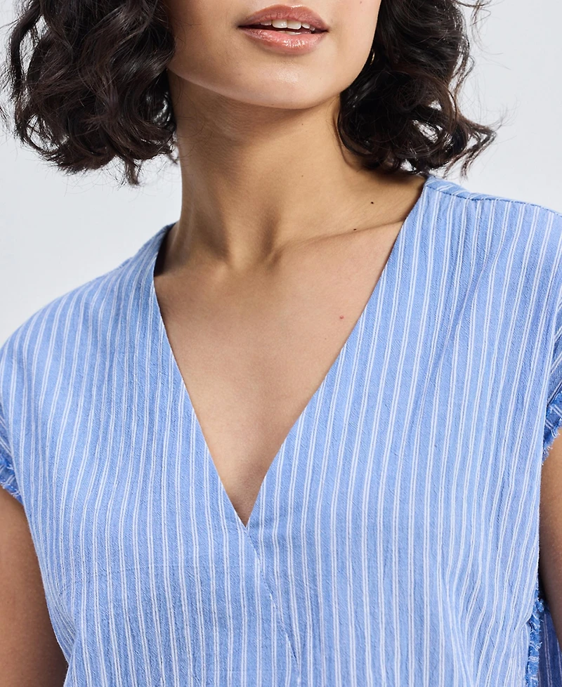 Reistor Women's Boxy V-neck Top with Fray Detail
