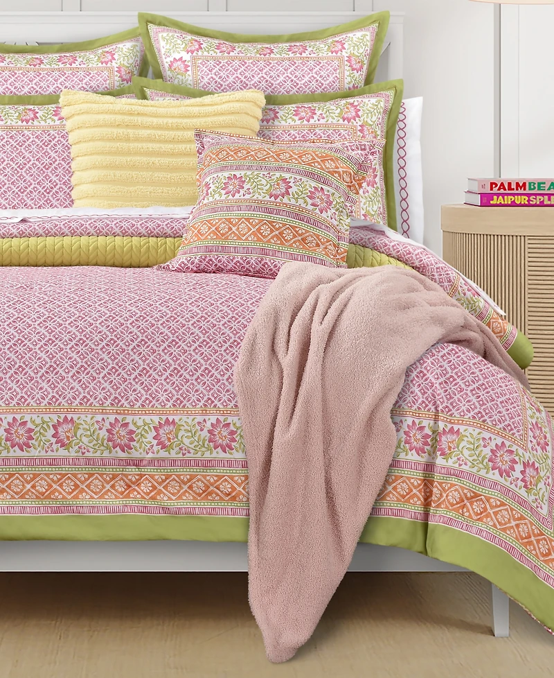 J by Queen Bold Cozy Throw, 70" x 50"