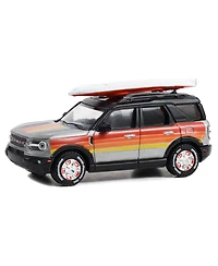 1/64 2022 Bronco Sport Outer Banks with Rooftop Kayak Hobby Greenlight