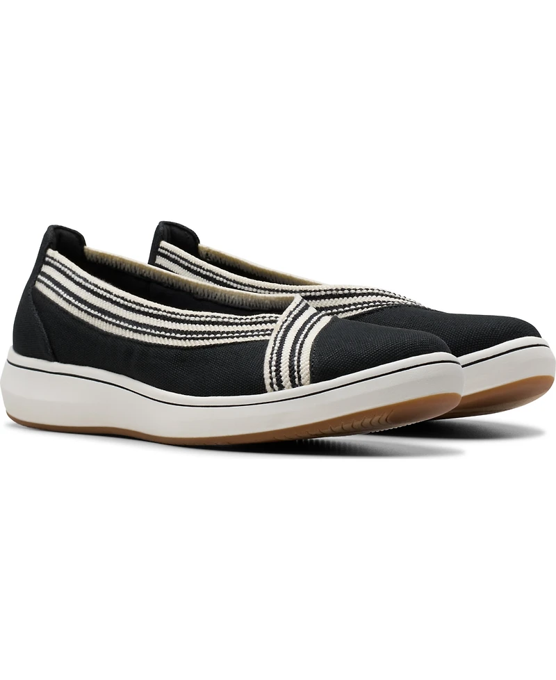 Clarks Women's Cloud Steppers Breeze Sky Air Closed Toe Shoes