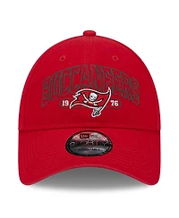New Era Men's Red Tampa Bay Buccaneers Outline 9FORTY Snapback Hat