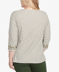 Alfred Dunner Petite Mount Laurel Textured Medallion Border Top with Necklace